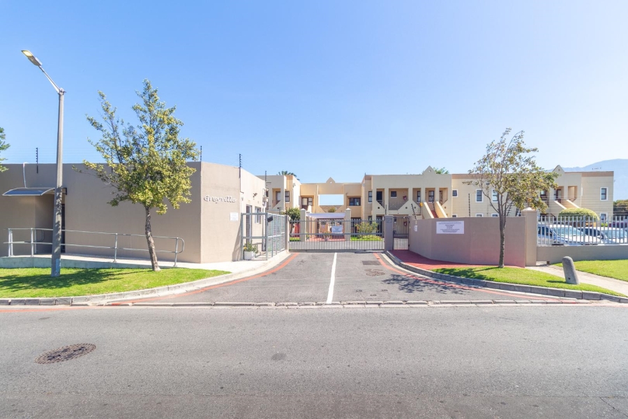 To Let 2 Bedroom Property for Rent in Kenilworth Western Cape
